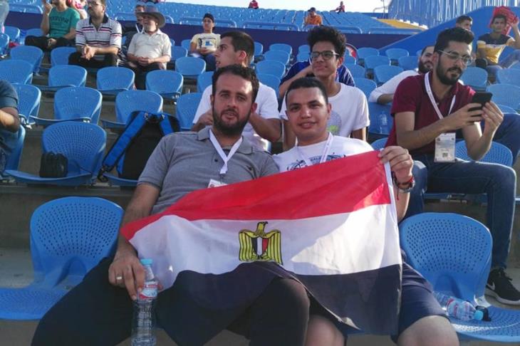 مشجعان من مصر للجزائر مشجعان من مصر للجزائر